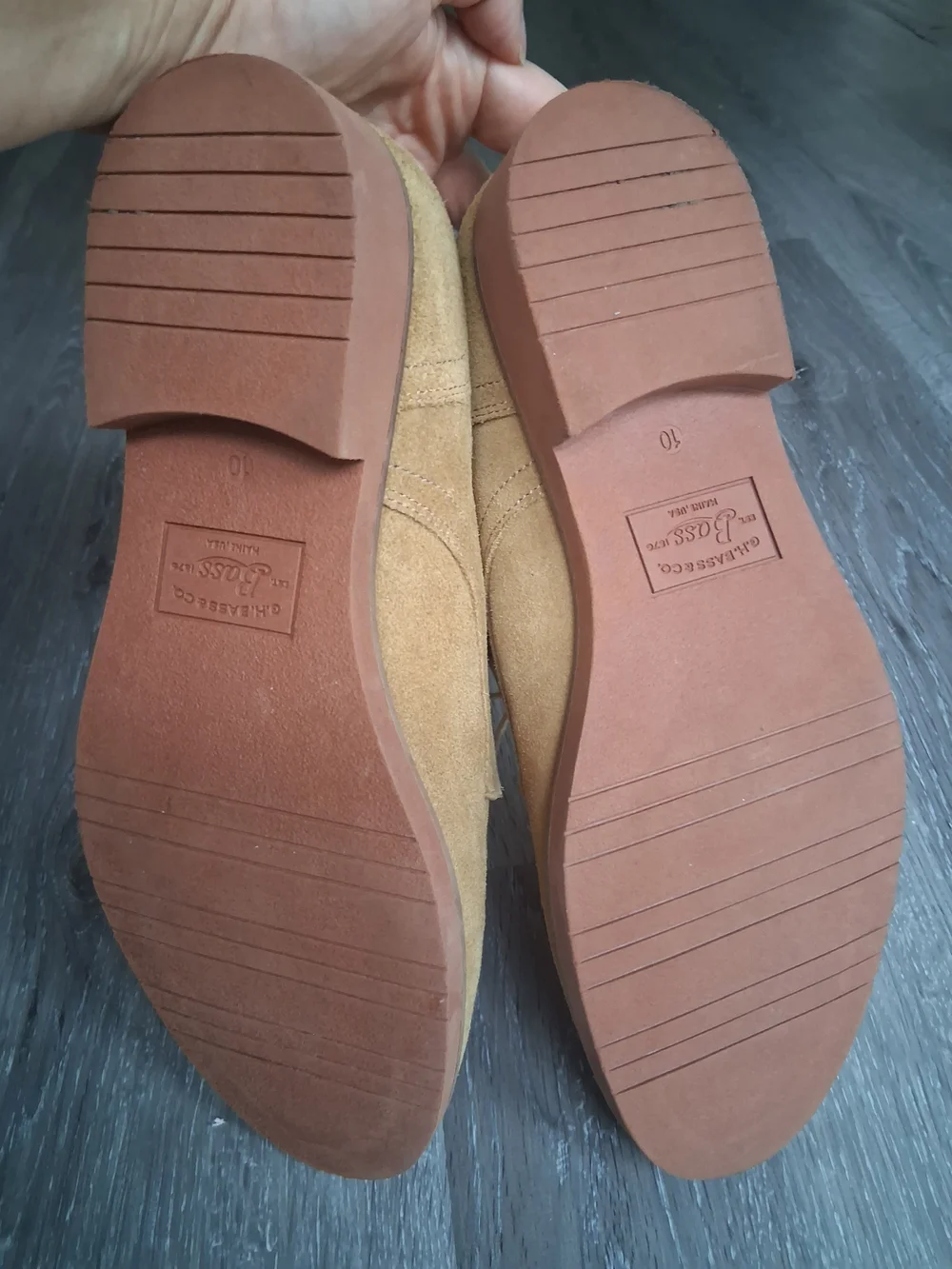 G.H. Bass & Co. Men's Suede Derby Shoes in Tan Size 10 M